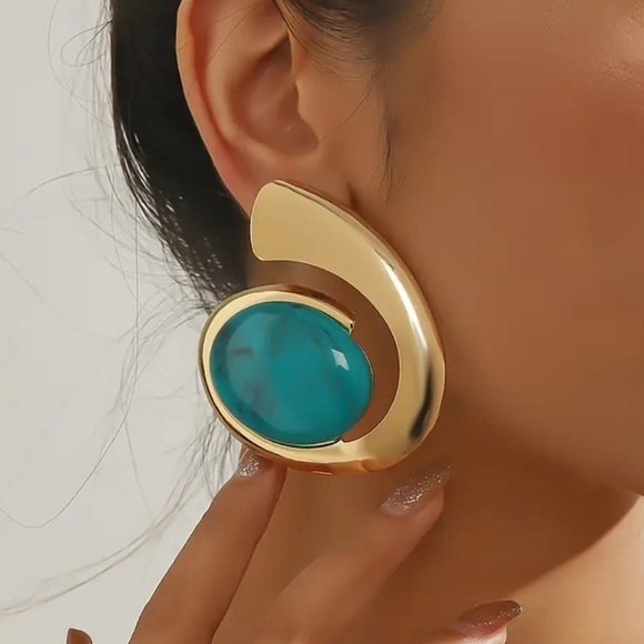 CHIC Goddess Spiral Featuring Green Turquoise Statement Earrings - Picture 1 of 6